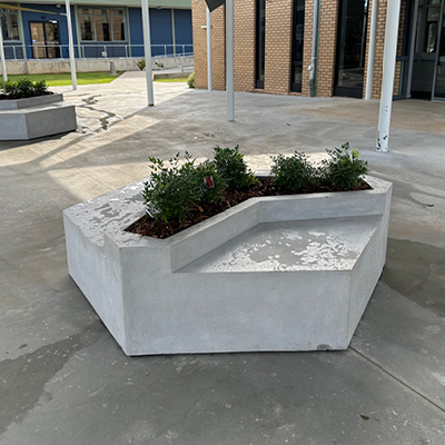 HEXA planter and seating