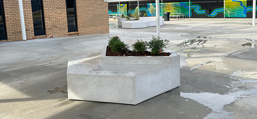 HEXA planter and seating